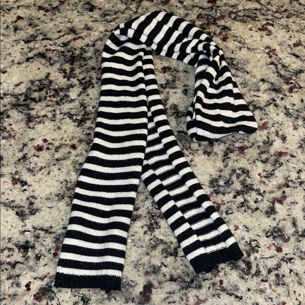 Girls Black and White Striped Skinny Scarf/Tie. Stretchy Soft Acrylic.